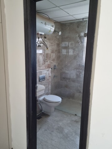 Furnished Amenities in 3 BHK Apartment at BPTP Amstoria, Sector 102 – for Rent