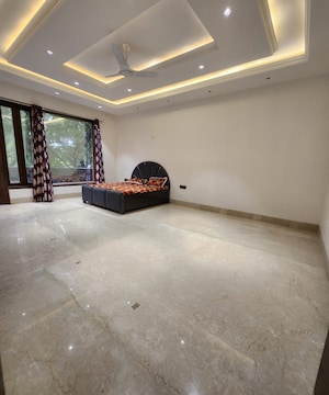 Parking in 5 BHK Builder Floor at Saket – for Sale