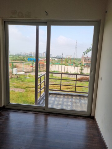 Room in 3 BHK Apartment at BPTP Amstoria, Sector 102 – for Rent