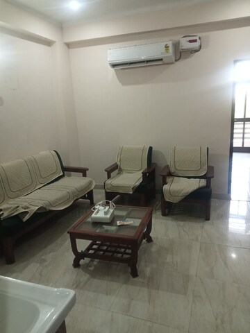 Living Room in 2 BHK Builder Floor at Sector 52 – for Rent