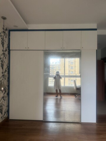 Room in 3.5 BHK Apartment at Bhartiya Nikoo Homes, Thanisandra Main Road – for Rent