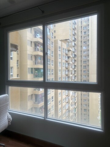 Room in 3.5 BHK Apartment at Bhartiya Nikoo Homes, Thanisandra Main Road – for Rent