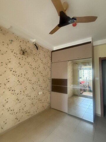 Room in 3.5 BHK Apartment at Bhartiya Nikoo Homes, Thanisandra Main Road – for Rent