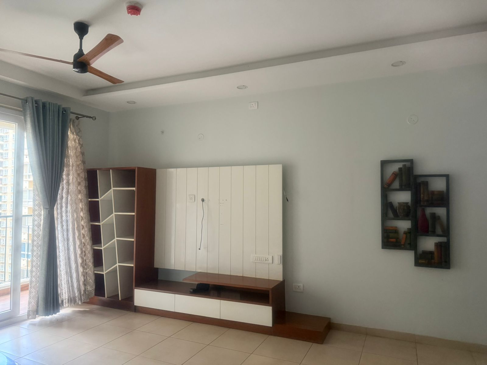 3.5 BHK + Servant Room Apartment For Rent in Bhartiya Nikoo Homes