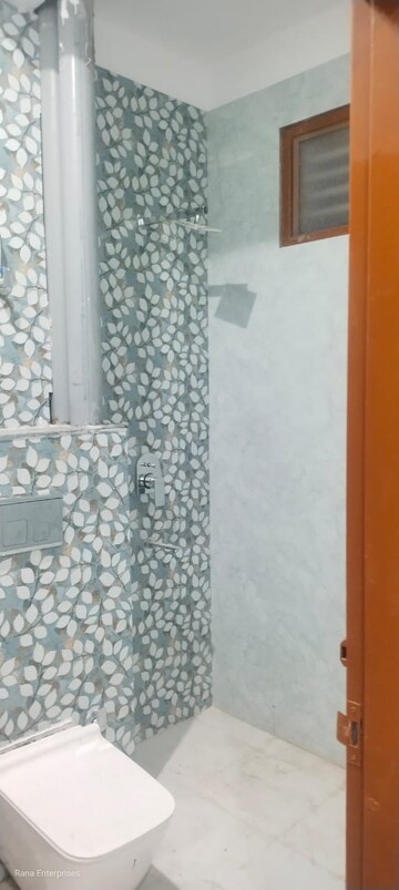 Master Bedroom in 3 BHK Builder Floor at Ansal Palam Triangle, Palam Vihar Extension – for Rent