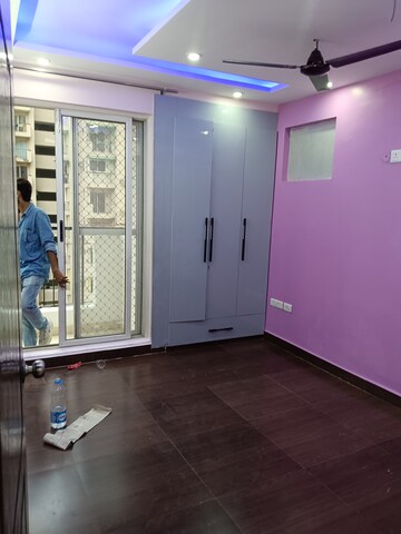 Room in 2 BHK Apartment at Aditya World City, Shahpur Bamheta – for Rent