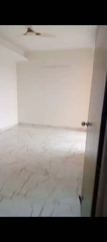 Room in 2.5 BHK Apartment at Rise Organic Ghar, Lal Kuan – for Rent