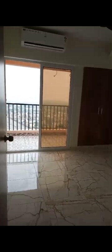 Room in 2.5 BHK Apartment at Rise Organic Ghar, Lal Kuan – for Rent