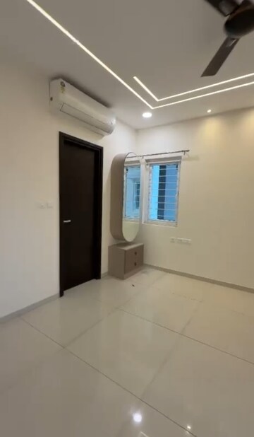 Room in 3 BHK Apartment at Rajapushpa Provincia, Narsingi – for Rent