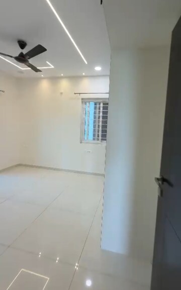Room in 3 BHK Apartment at Rajapushpa Provincia, Narsingi – for Rent