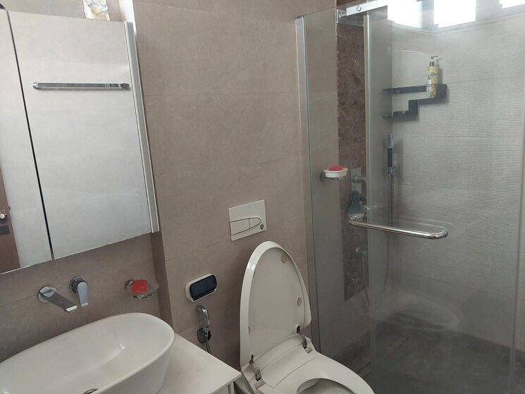 Bathroom, lajpat nagar i 2 Bedroom 100 Sq.Yd. Builder Floor In Lajpat Nagar I Delhi 9071327