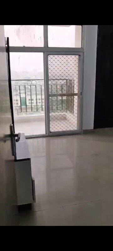 Room in 2.5 BHK Apartment at Nirala Aspire, Sector 16 Greater Noida – for Sale