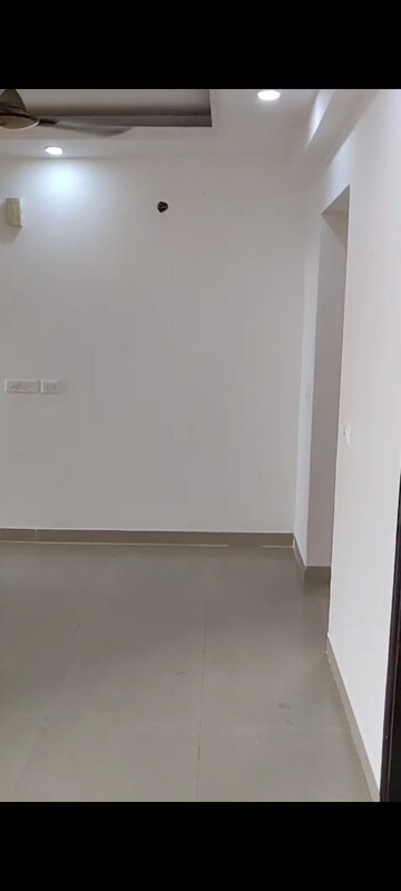 Room in 2.5 BHK Apartment at Nirala Aspire, Sector 16 Greater Noida – for Sale