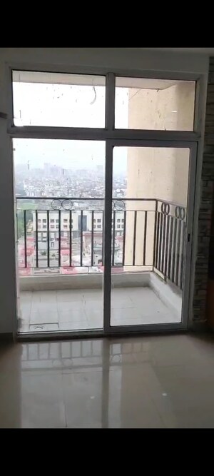Room in 2.5 BHK Apartment at Nirala Aspire, Sector 16 Greater Noida – for Sale