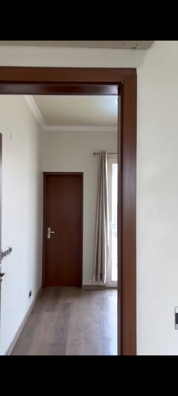 Room in 2 BHK Builder Floor at Central Park Flower Valley Aqua Front Towers, Sohna Sector 33 – for Rent