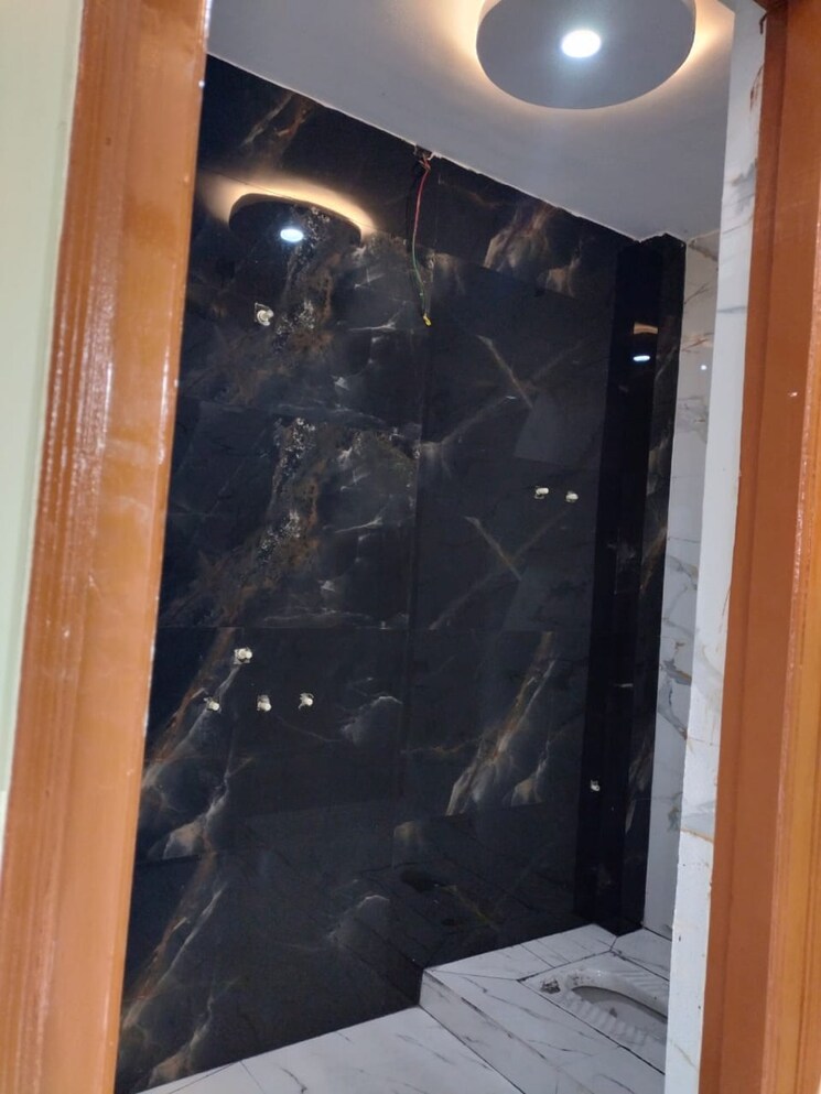 Attached Bathroom, gomti nagar 2 Bedroom 1200 Sq.Ft. Independent House In Gomti Nagar Lucknow 9071350