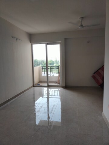 Room in 2 BHK Apartment at Signature Global Proxima, Sector 89 – for Rent