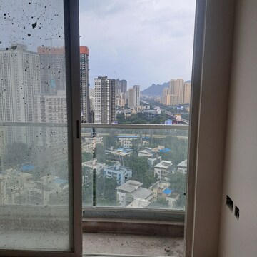 Room in 3.5 BHK Apartment at Indiabulls One Indiabulls, Pokhran Road No Two – for Sale