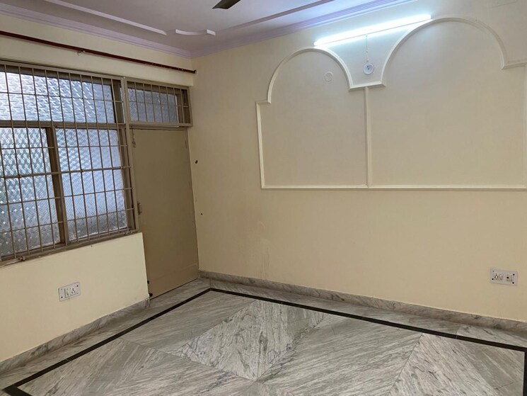 Room, green fields colony 3 Bedroom 1450 Sq.Ft. Builder Floor In Green Fields Colony Faridabad 9071559