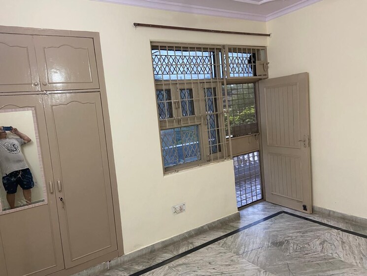 Room, green fields colony 3 Bedroom 1450 Sq.Ft. Builder Floor In Green Fields Colony Faridabad 9071559