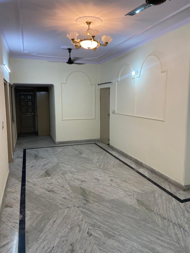 Room, green fields colony 3 Bedroom 1450 Sq.Ft. Builder Floor In Green Fields Colony Faridabad 9071559