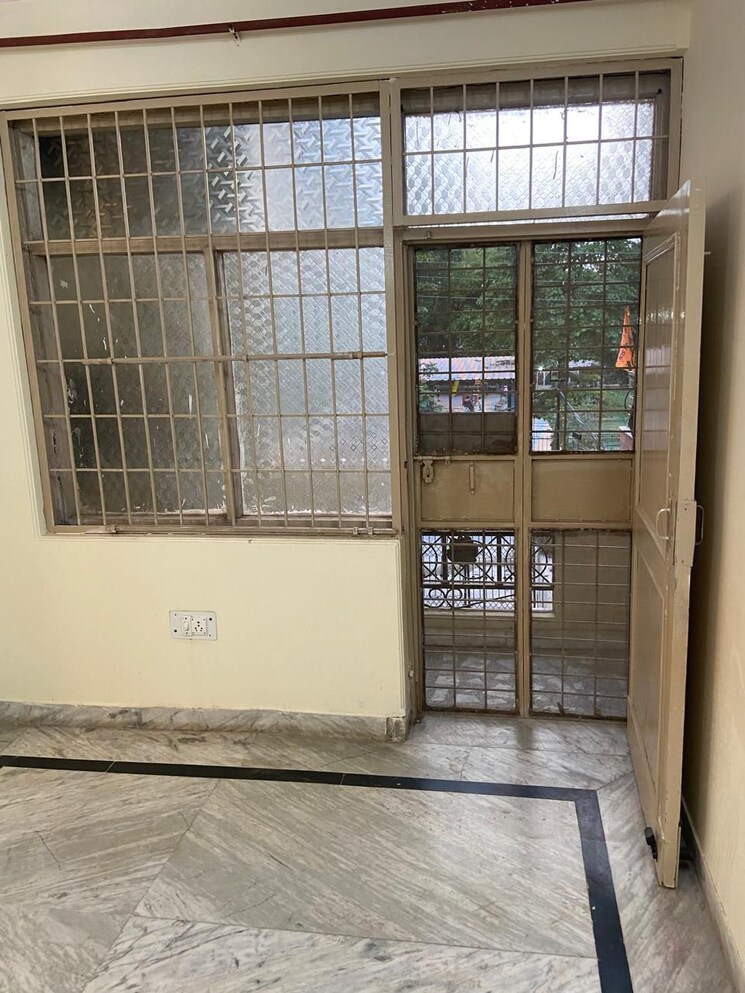 Room, green fields colony 3 Bedroom 1450 Sq.Ft. Builder Floor In Green Fields Colony Faridabad 9071559