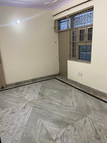 Room in 3 BHK Builder Floor at Green Fields Colony – for Rent