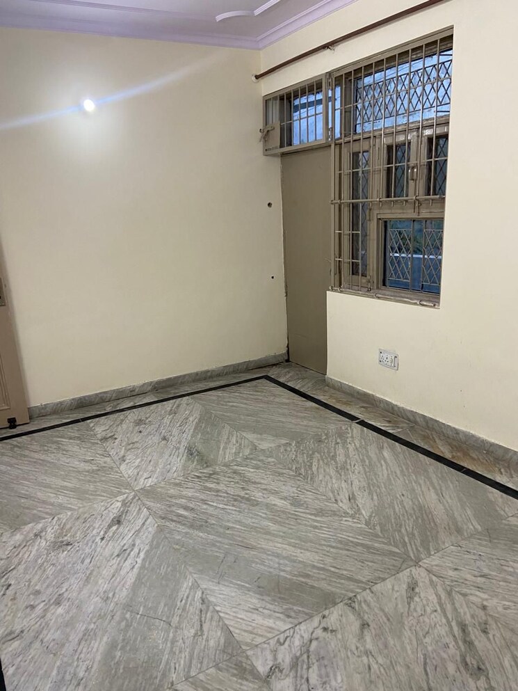 Room, green fields colony 3 Bedroom 1450 Sq.Ft. Builder Floor In Green Fields Colony Faridabad 9071559