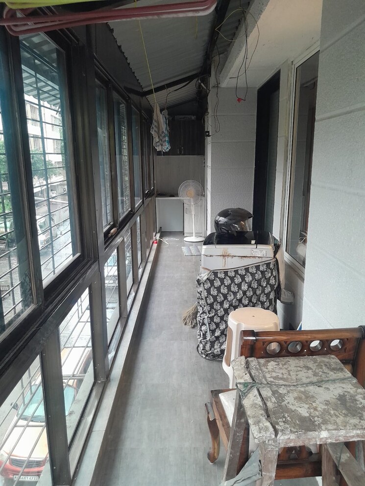 Balcony, rosa-classique 1 Bedroom 425 Sq.Ft. Apartment In Kasarvadavali Thane 9071626