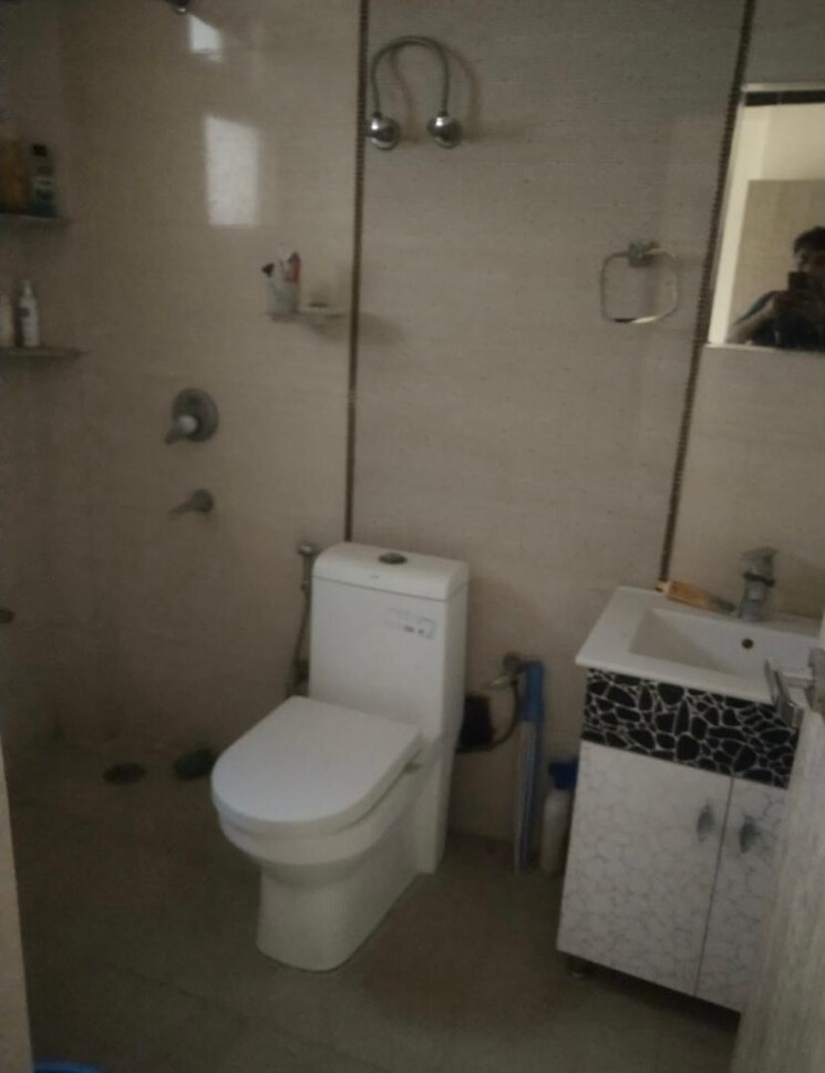 Bathroom, sainik colony 3 Bedroom 1250 Sq.Ft. Builder Floor In Sainik Colony Faridabad 9071637