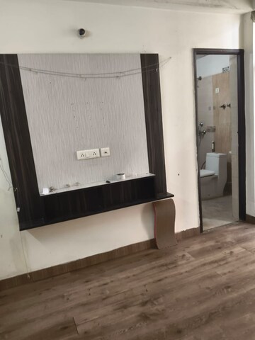Room in 2 BHK Apartment at Hawelia Valencia Homes, Sector 1 Greater Noida – for Rent