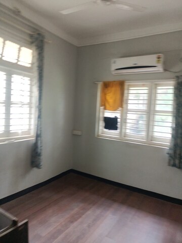 Room in 2 BHK Apartment at Ram Niwas Dadar East, Dadar East – for Rent