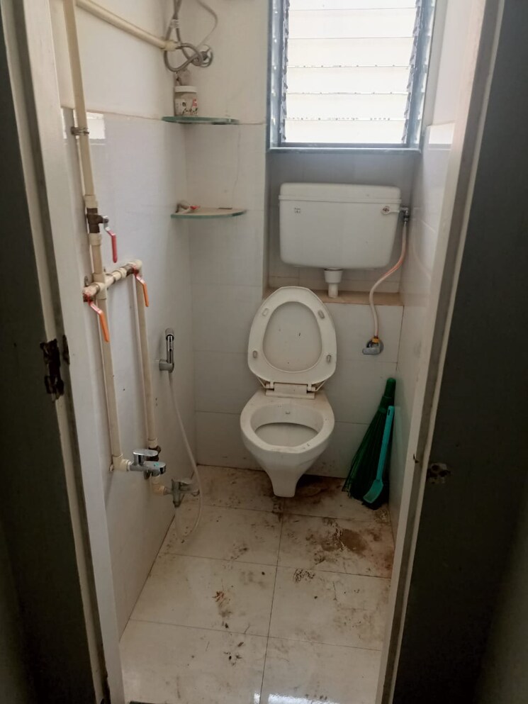 Bathroom, ram-niwas-dadar-east 2 Bedroom 650 Sq.Ft. Apartment In Dadar East Mumbai 9071647