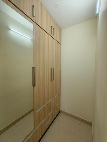 Room in 3 BHK Apartment at Emerald Green Cox Town, Cox Town – for Rent