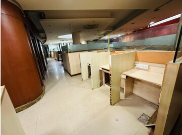  Showroom For Rent in Malad West