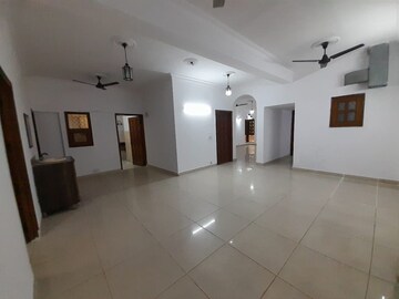 2 BHK Apartment For Rent in Mahagun Mywoods, Sector 16c Greater Noida