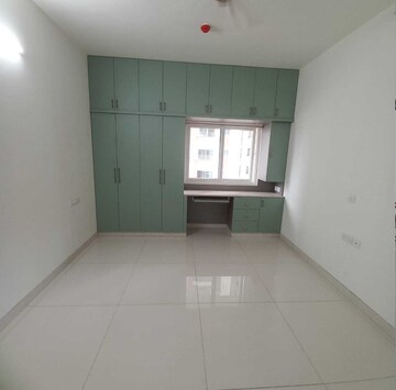 Room in 2 BHK Apartment at Honer Aquantis, Gopanpally – for Rent