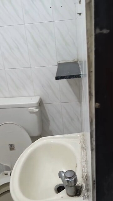 Bathroom in 1 BHK Apartment at Borivali West – for Rent