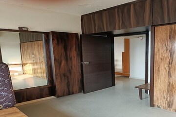 Room in 3 BHK Apartment at Godrej Platinum Mumbai, Vikhroli East – for Rent