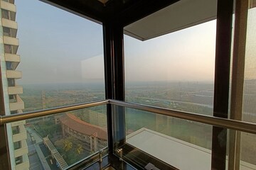 Room in 3 BHK Apartment at Godrej Platinum Mumbai, Vikhroli East – for Rent