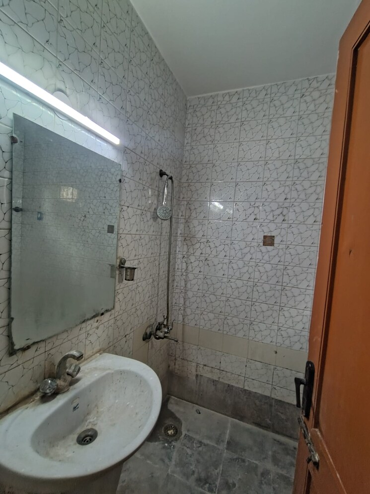Bathroom, malviya nagar 2 Bedroom 1800 Sq.Ft. Builder Floor In Malviya Nagar Delhi 9071777