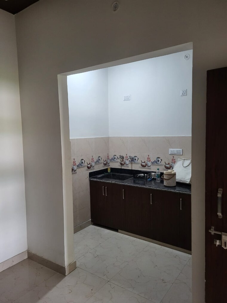 Room, modipuram 3.5 Bedroom 110 Sq.Yd. Independent House In Modipuram Meerut 9071806
