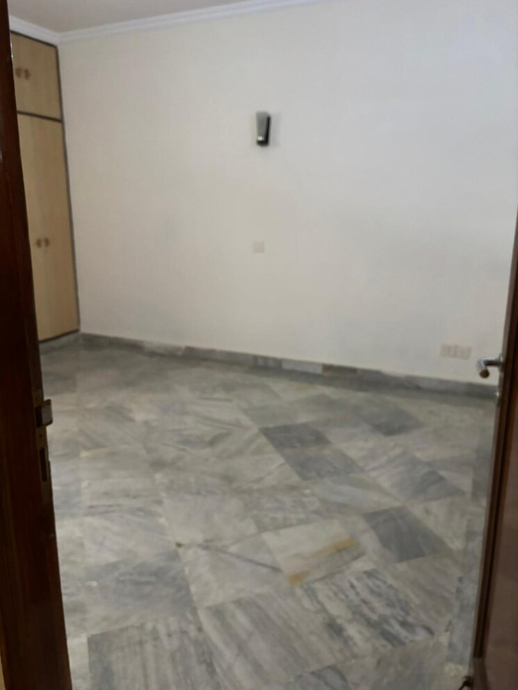 Room, lajpat nagar ii 2 Bedroom 100 Sq.Yd. Builder Floor In Lajpat Nagar ii Delhi 9071801