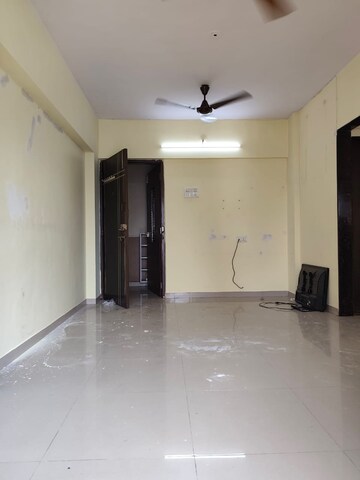 Room in 1 BHK Apartment at Kandivali West – for Rent