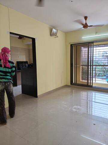 Room in 1 BHK Apartment at Kandivali West – for Rent