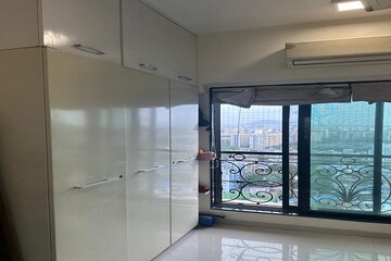 Room in 2 BHK Apartment at Mayfair Housing Hillcrest, Vikhroli West – for Rent