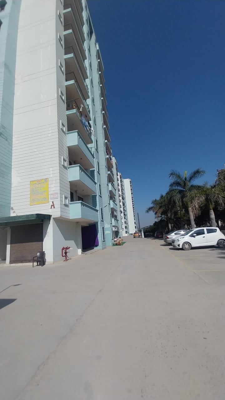 3.5 BHK + Servant Room 1800 Sq.Ft. Apartment in Sanchar Residency