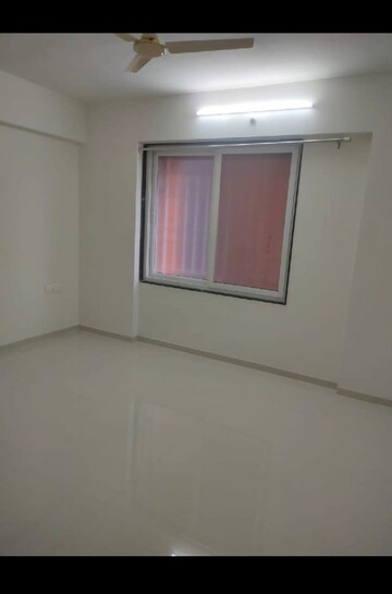Room in 3 BHK Apartment at Clover Acropolis, Viman Nagar – for Rent