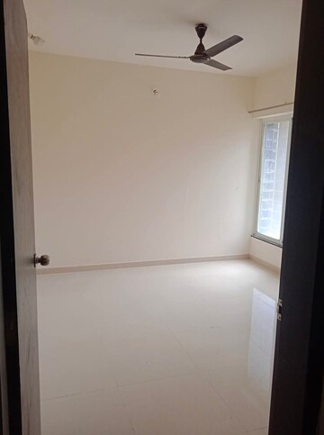 Room in 3 BHK Apartment at Mantra 29 Gold Coast, Tingre Nagar – for Rent
