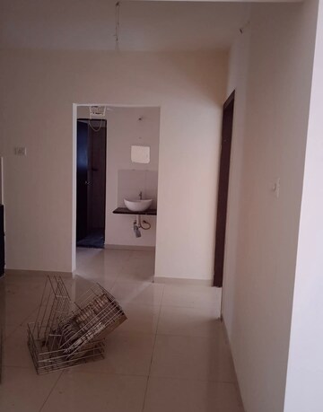Room in 3 BHK Apartment at Mantra 29 Gold Coast, Tingre Nagar – for Rent